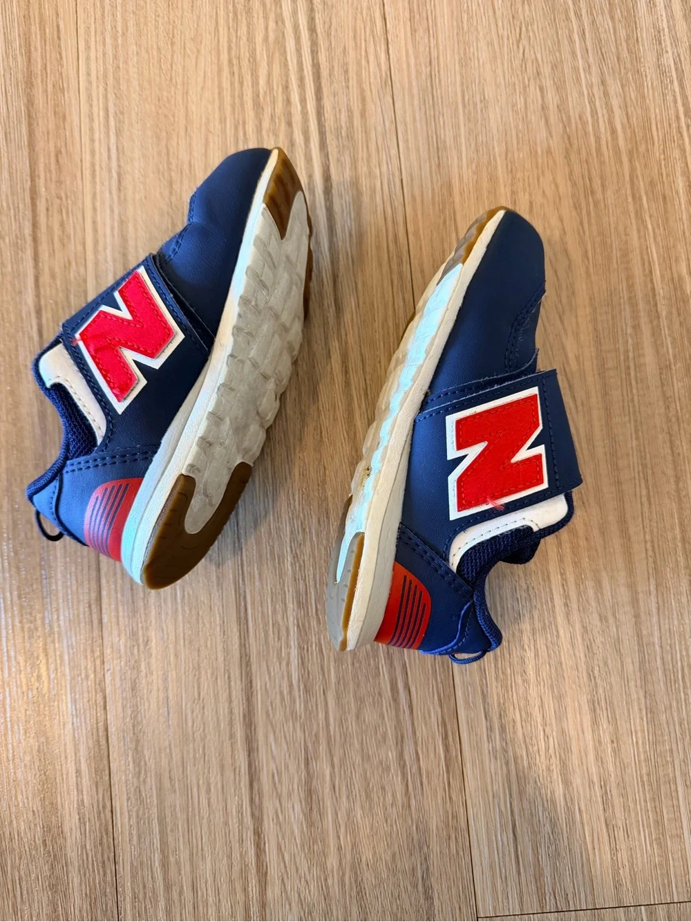 New Balance Kids Navy and Red Hook-and-Loop Sneakers